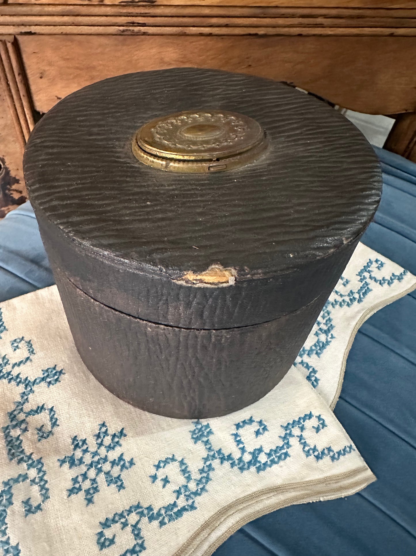 Collar box