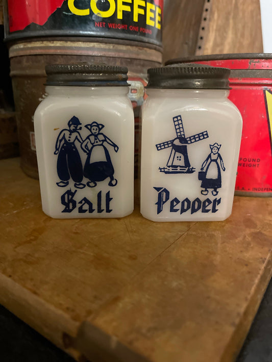 Salt and pepper shaker