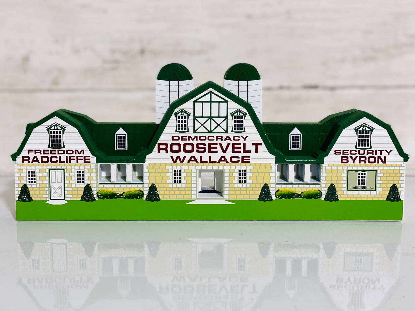 Shelia's Collectible Houses The 606 Market